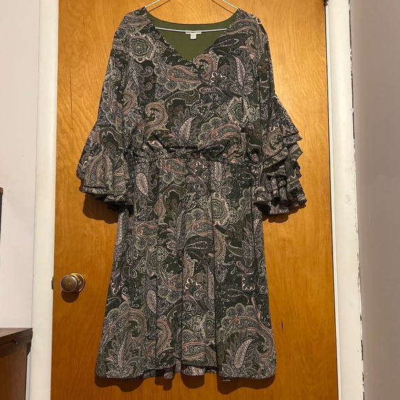 Paisley plus size dress layered ruffle sleeve - Picture 1 of 5